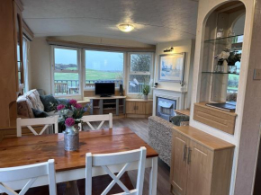 Captivating 2-Bed static caravan in Holyhead